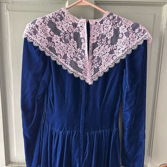 VINTAGE GUNNE SAX - WOMEN'S small - NAVY LONG SLEEVE lace VELVET CHURCH … - Picture 10 of 16
